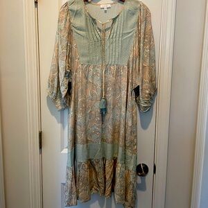 Beige/teale/white dress size Med,
